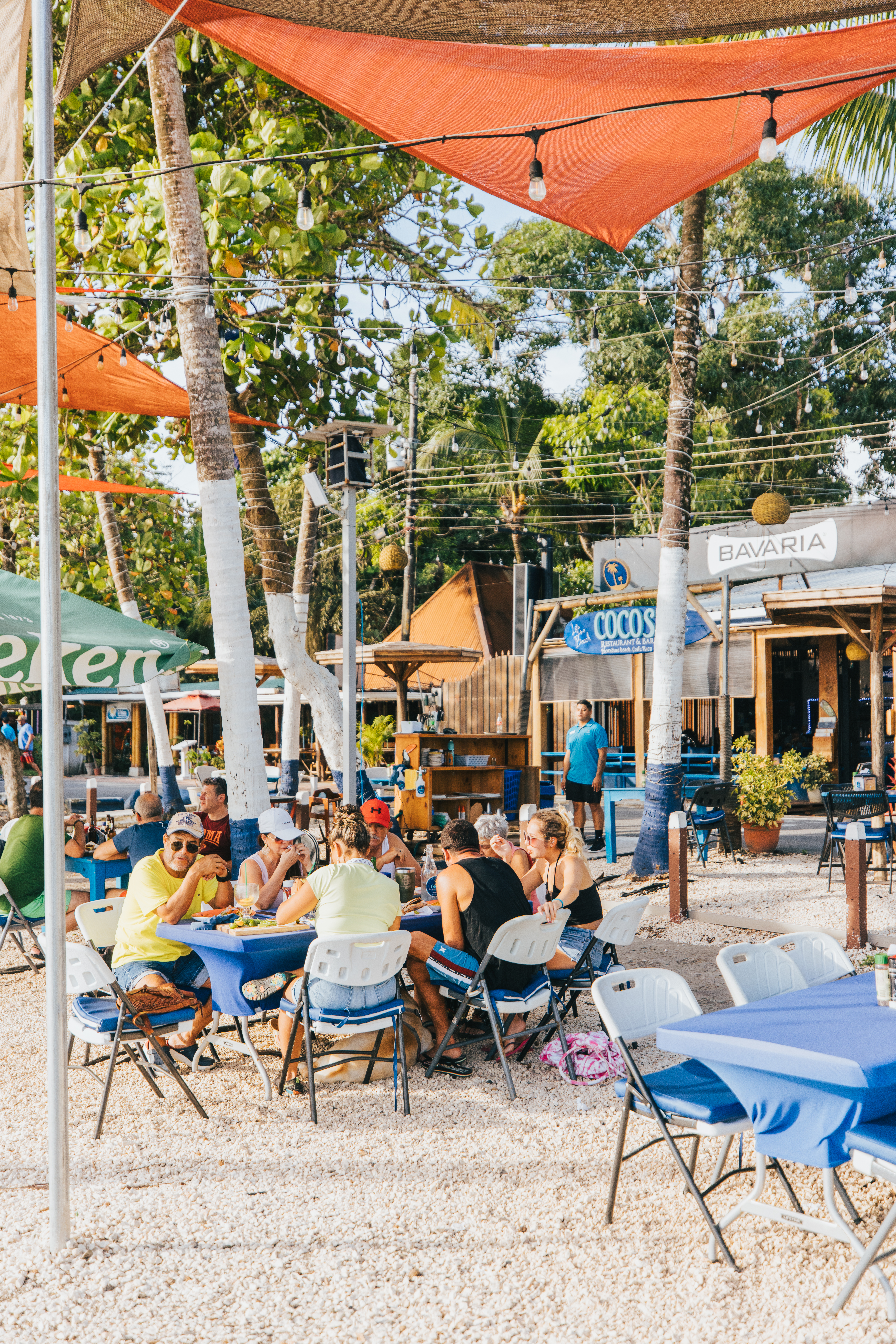 Celebración en la terraza de Cocos Beach Front